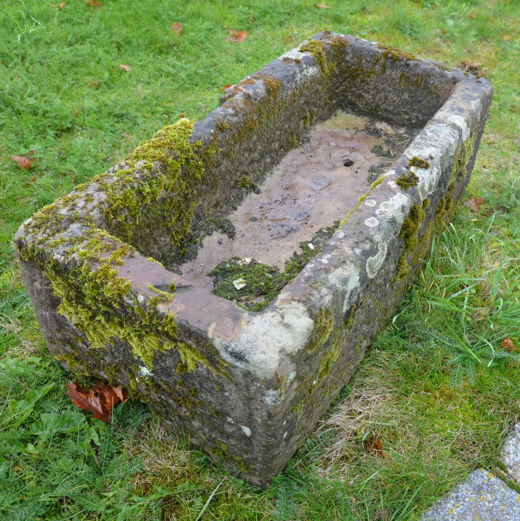 Antique stone trough in sandstone - BCA Matériaux Anciens